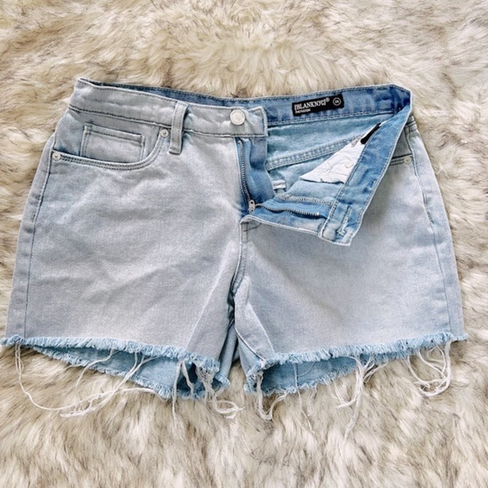 Revolve BlankNYC The Fulton | Light Wash Raw Hem Rigid Denim Shorts | Size 6